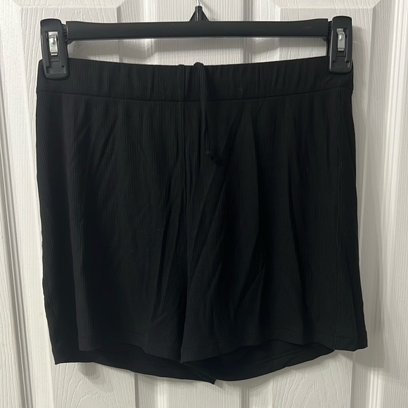 SKIMS Onyx Soft Lounge Sleep Set - Picture 9 of 11